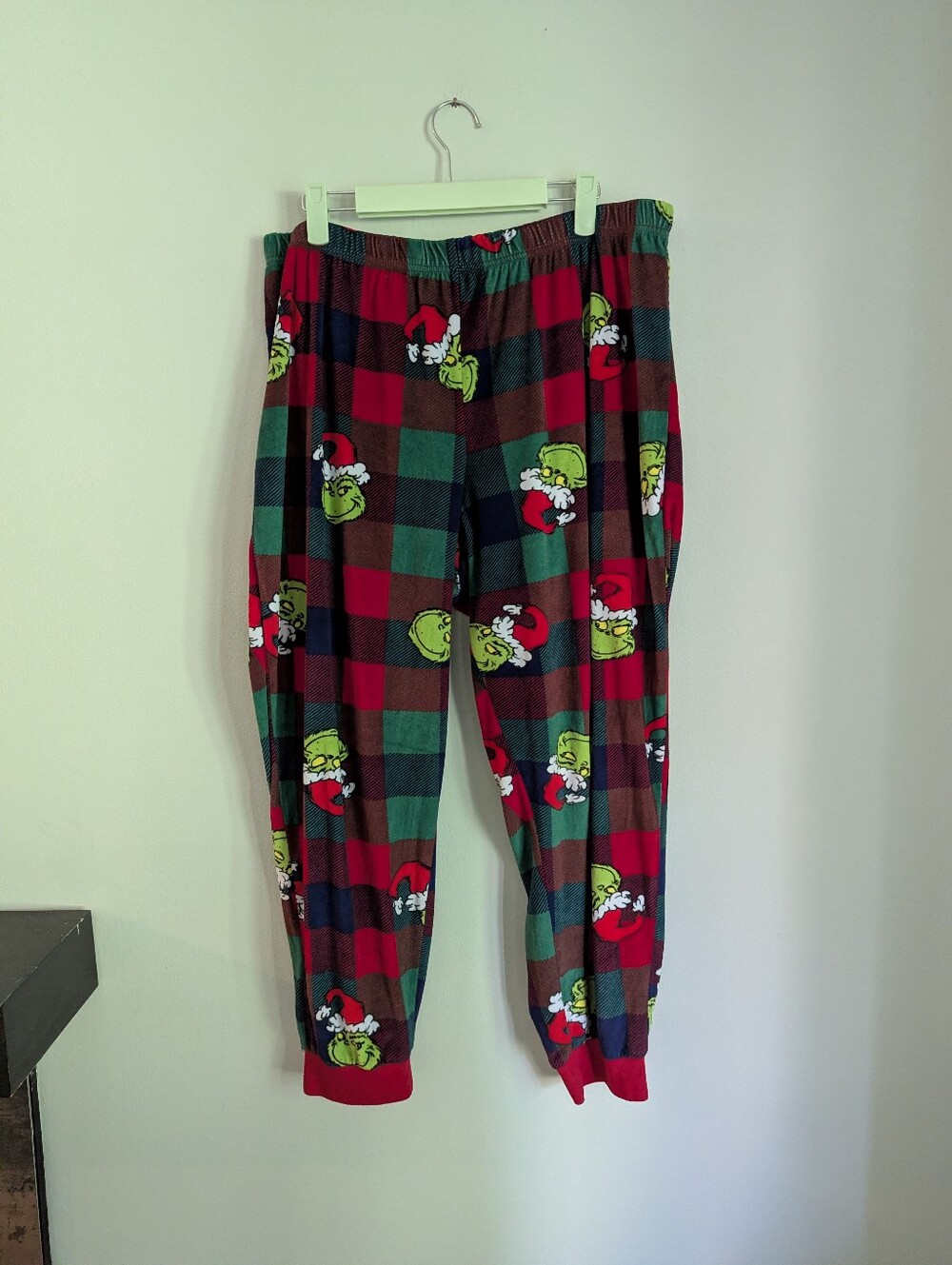 DR. SEUSS Women's XL Cartoon Grinch Fleece Red Green Jogger Style Pajama Pants